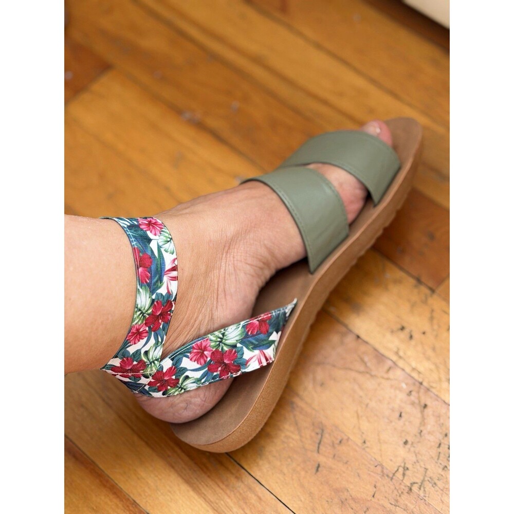 Muk Luks Women's Green Floral Strappy Flat Slip On Sandals Faux Leather US 9